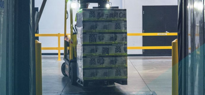 Gabelstapler im Lager